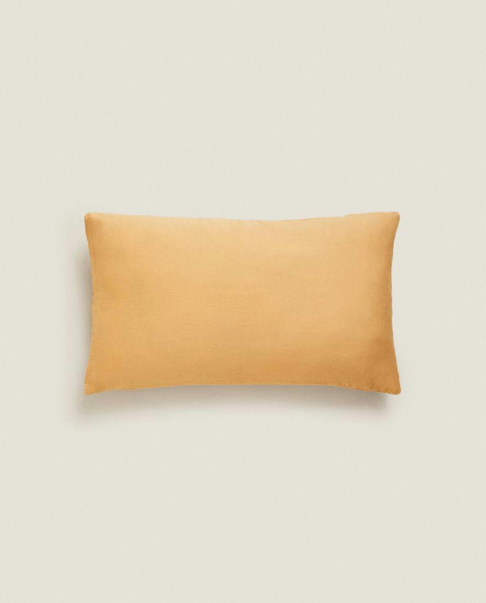 CAPA DE ALMOFADA COM COSTURA DETALHADA
