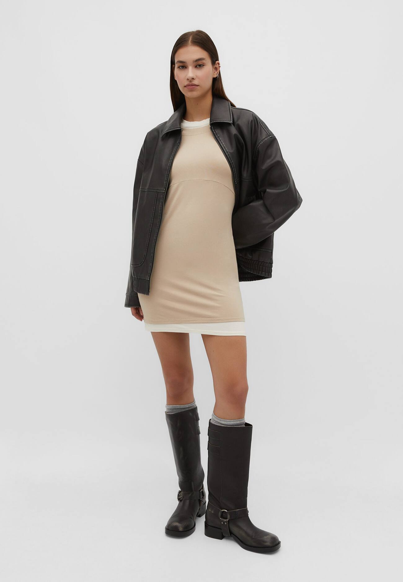 Vestido curto com sobreposição