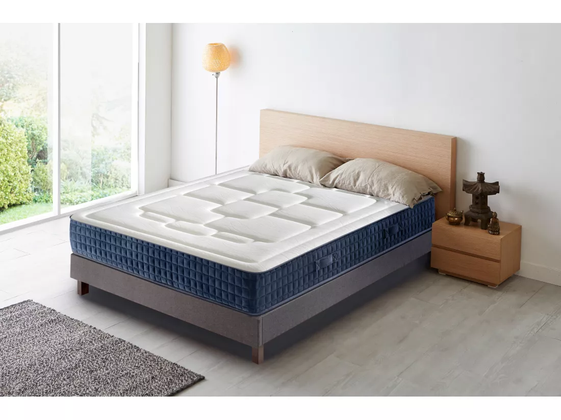 Matelas Mousse 180x200 Viena - Ferme - Réversible - Côté Été/hiver - H23 Cm