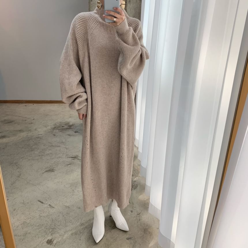 Coris - Lange mouwen coltrui-jurk met effen midi-hals