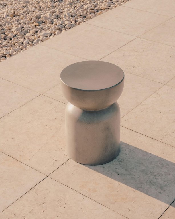 Kave Home Garbet bijzettafel Ø32 cement