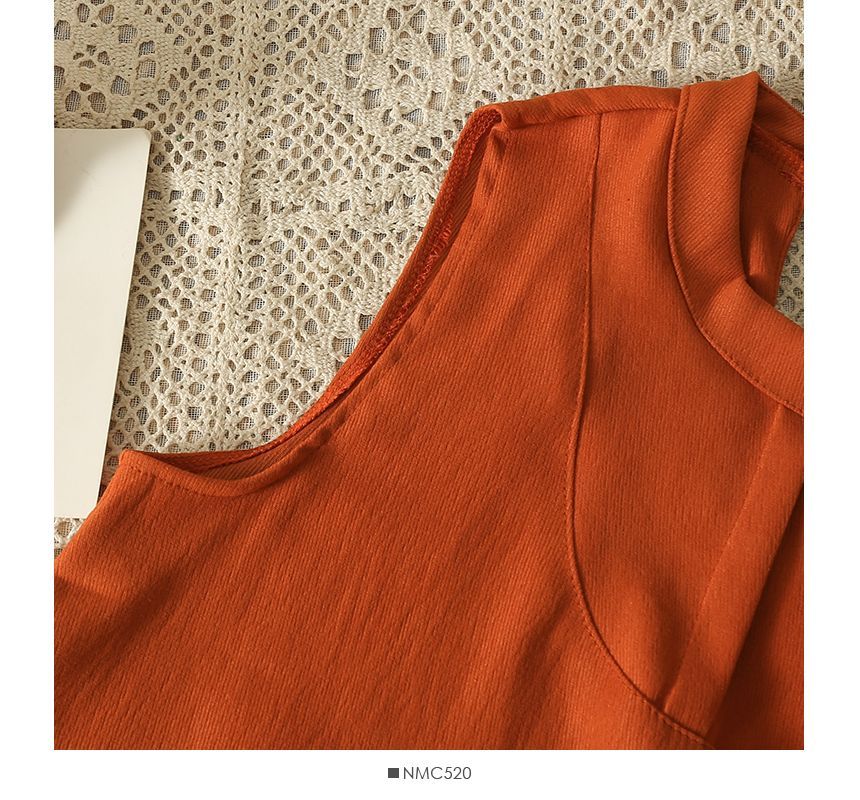 Lemongrass - Tanktop met hoge hals en rugdetails