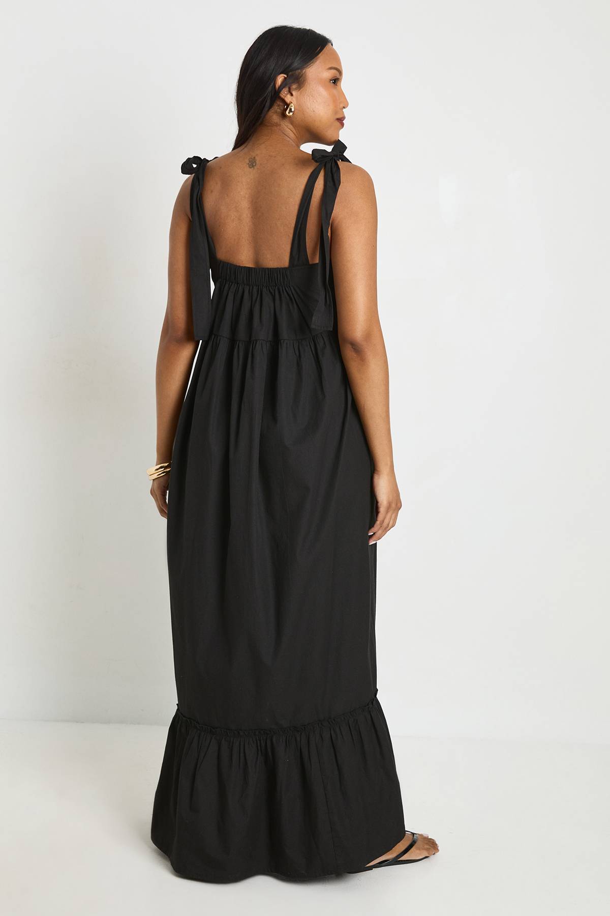 boohoo Robe Maxi De Maternité Avec Nœuds Aux Épaules