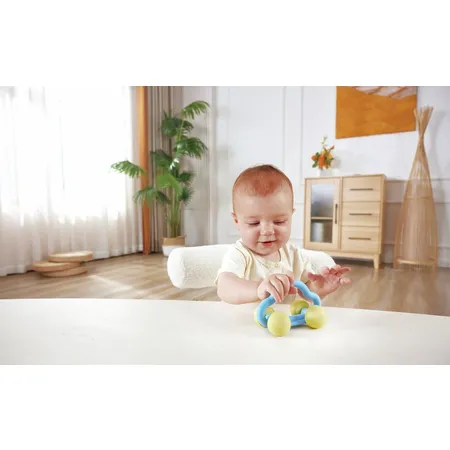 Hape Spielzeugauto Roll & Rassel