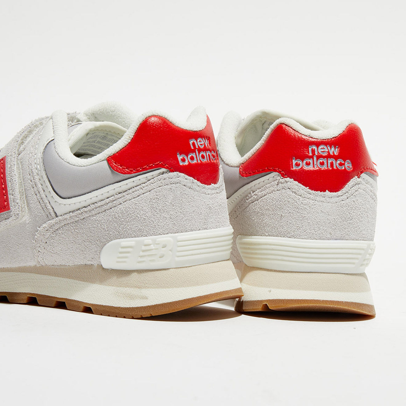 New Balance Baskets en Velours de Cuir & Textile 574 gris/rouge