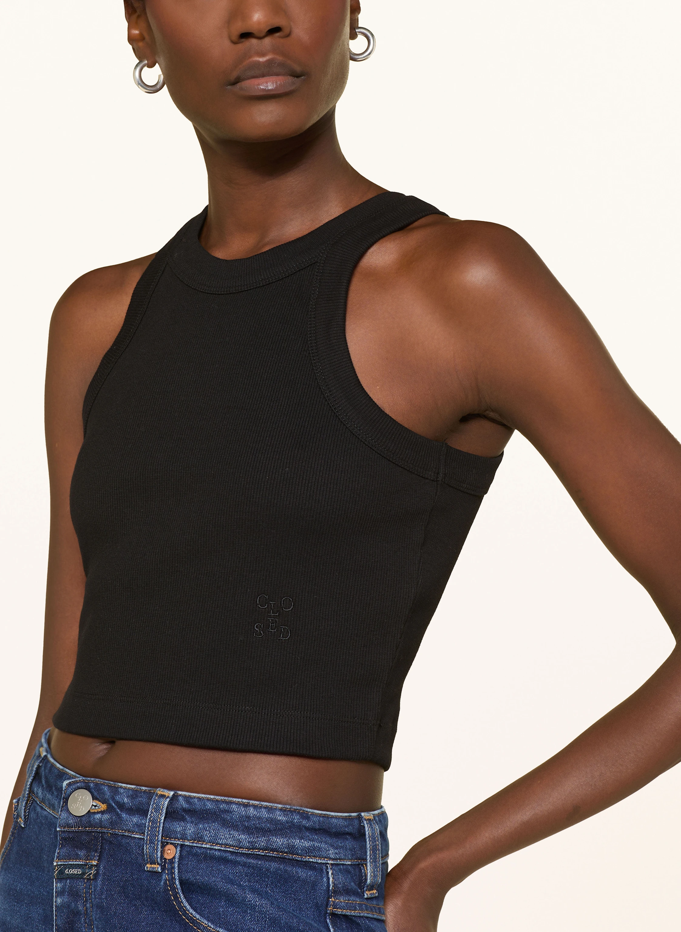 CLOSED Cropped-Top