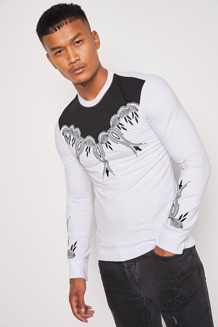 Sweat blanc/noir avec broderies noires