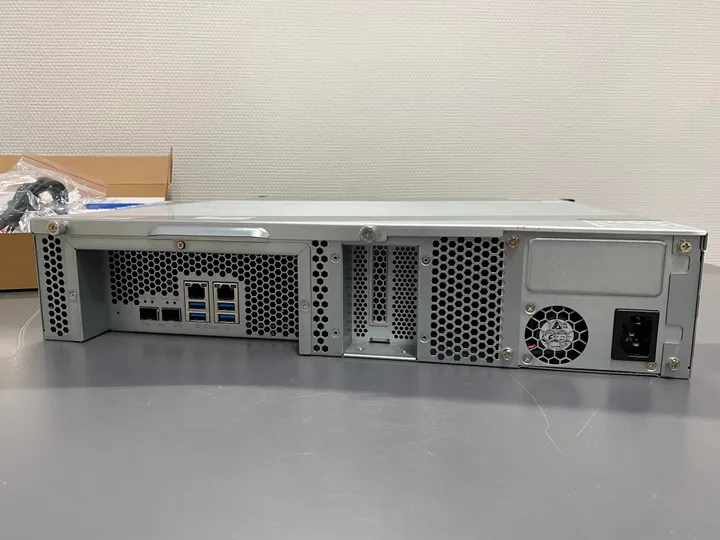 [OUTLET] - QNAP TS-832PXU - NAS-server - 8 bays - rackversion - SATA 6Gb/s - RAID RAID 0, 1, 5, 6, 10, 50, JBOD, 60 - RAM 4 GB - Gigabit Ethernet / 2.5 Gigabit Ethernet / 10 Gigabit Ethernet - iSCSI support - 2U