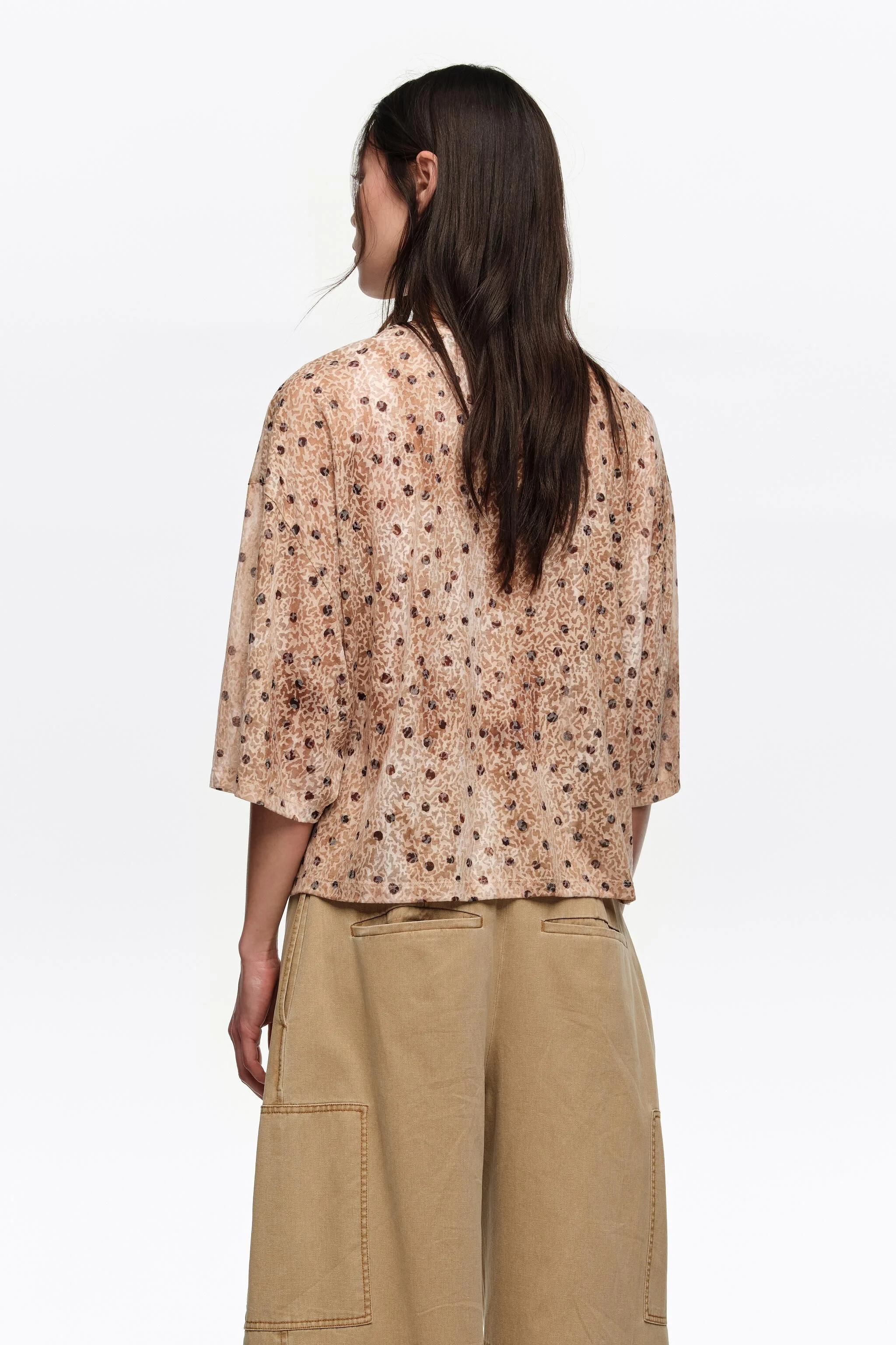 Camiseta quadrada devoré com bolinhas em aquarela