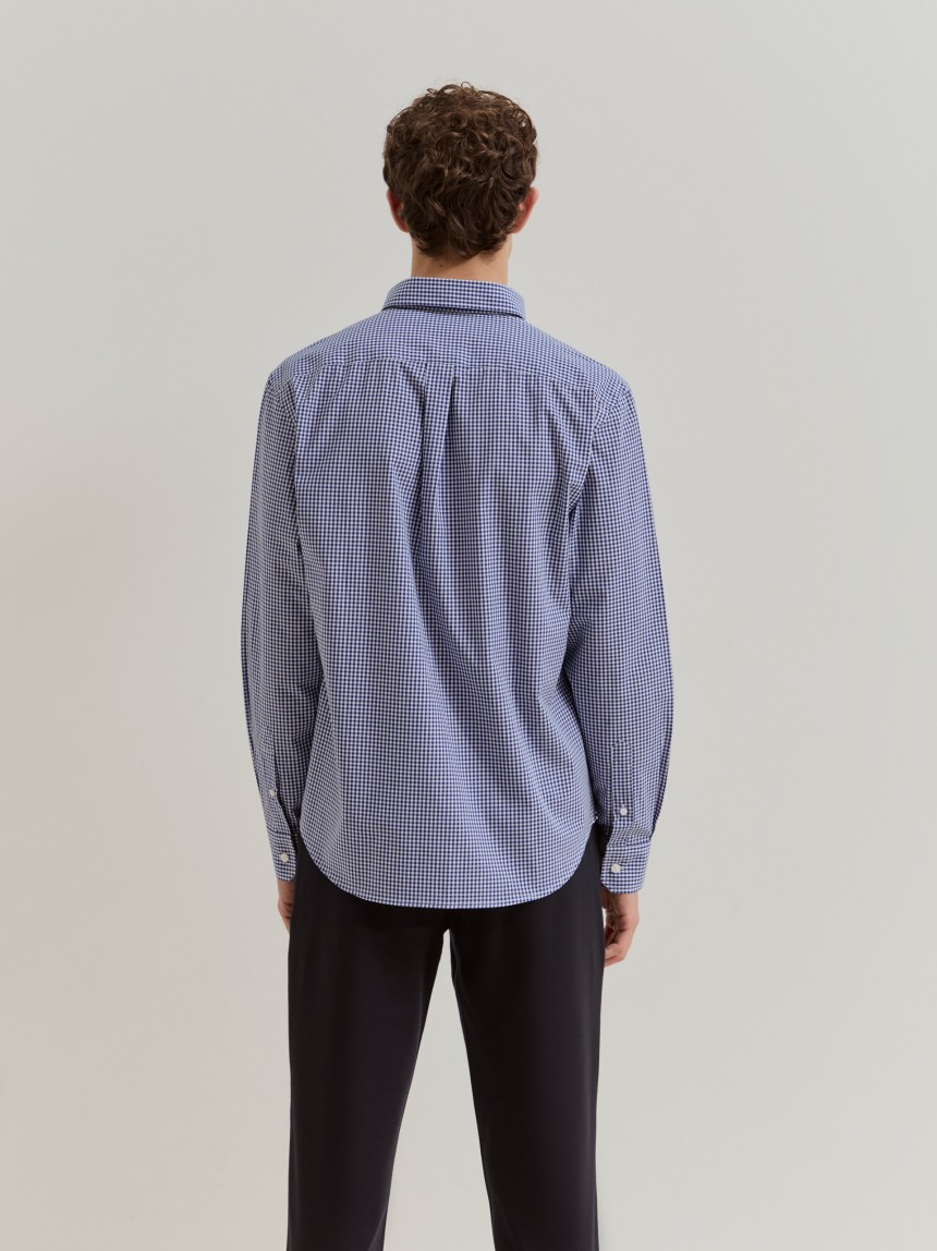 Camisa regular fit aos quadrados