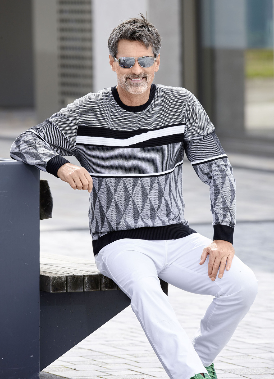 Gemusterter Rundhalspullover in 2 Farben