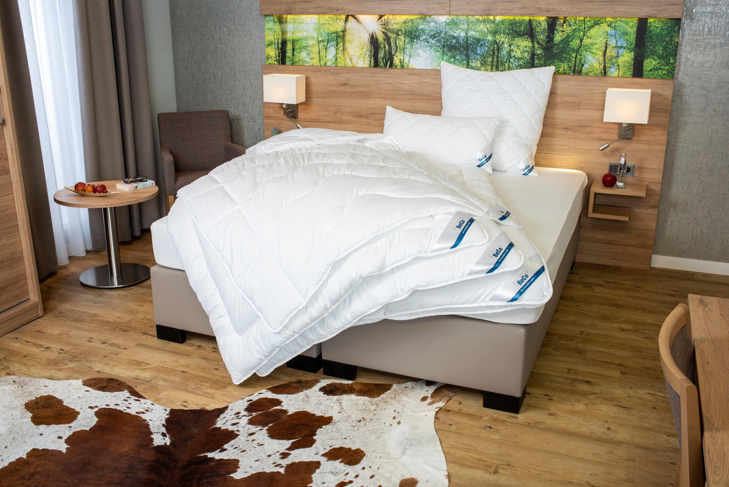 Beco Microfaserbettdecke »Royal Soft Duo, Bettdecke 135x200 und weitere Grössen!« leicht Füllung Polyester Bezug Microfaser 1 Stk. tlg. 2-in-1 Wohlfühlpaket: Bettdecke & gratis Handmassagegerät