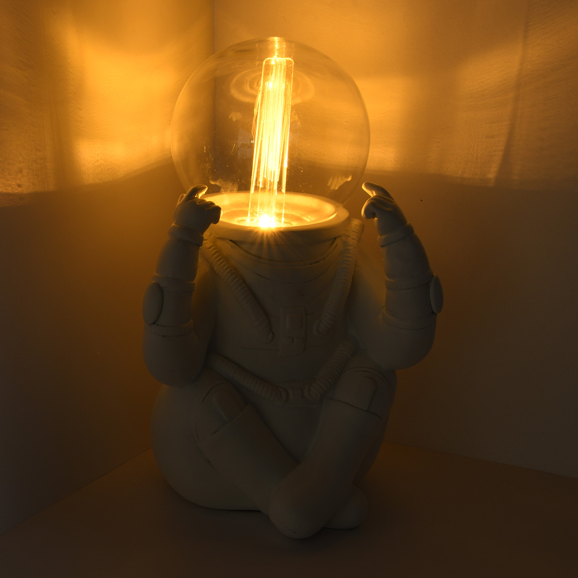 Topolino Lampe in Astronauten-Form weiss