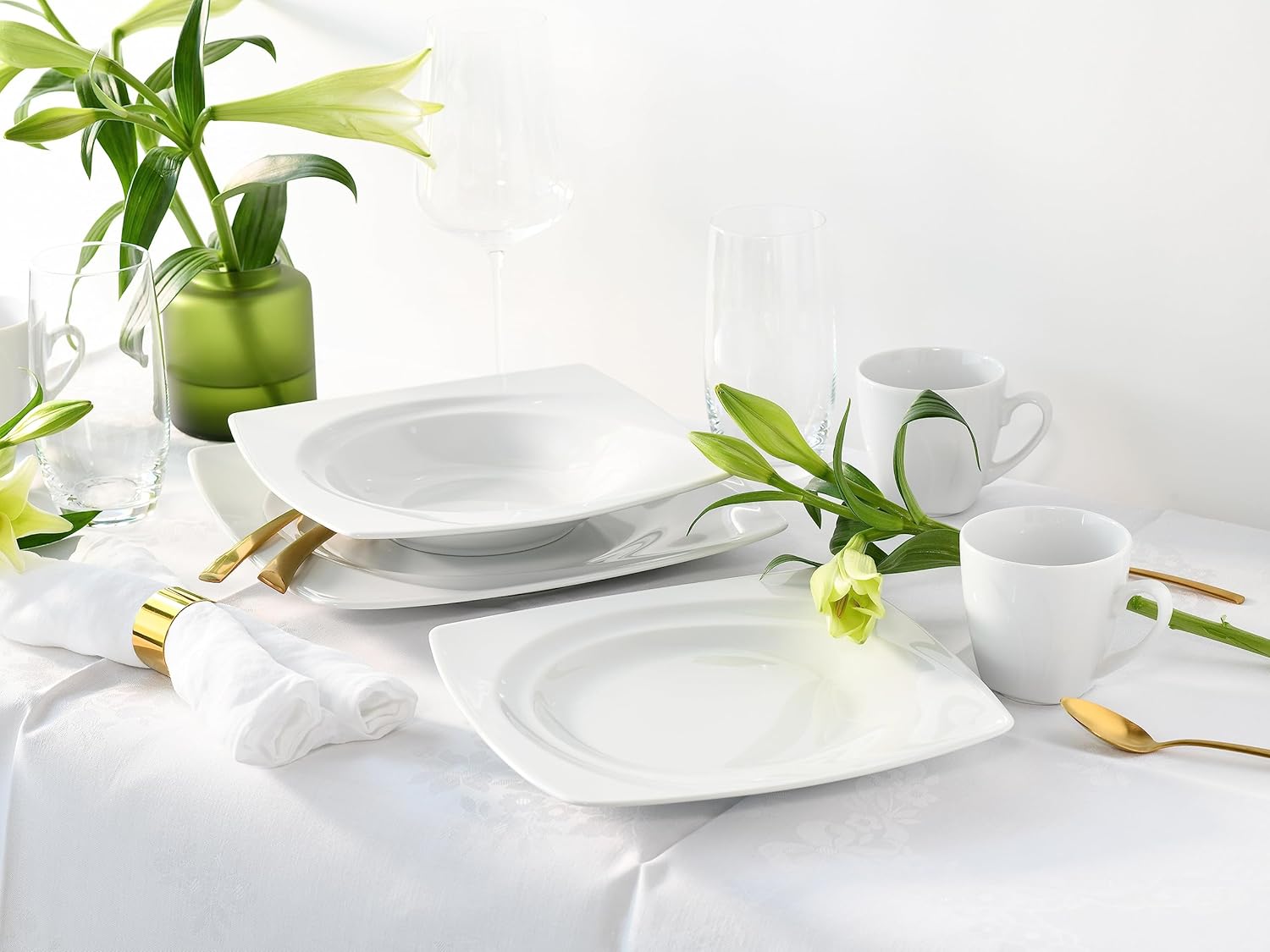 CreaTable, 13160, Serie Celebration weiss, 30-teiliges Geschirrset, Kombiservice aus Porzellan, spülmaschinen- und mikrowellengeeignet, Made in Europe