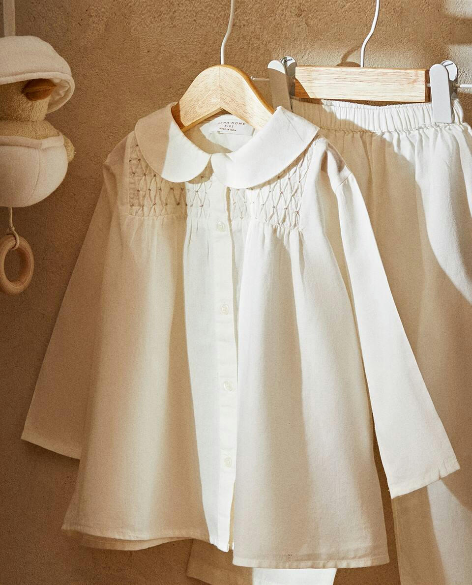 Conjunto de pijama infantil com bordado