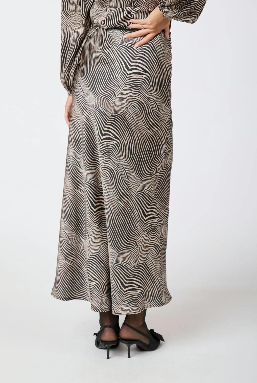 Neo Noir Vicky Floating Wave Skirt