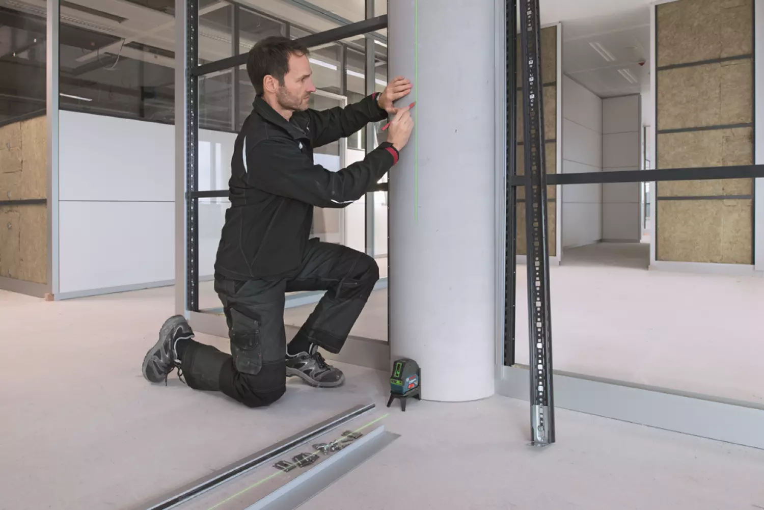 Bosch GCL 2-15 G Kruislijnlaser met loodlijnfunctie   wandhouder in koffer - 15m - groen