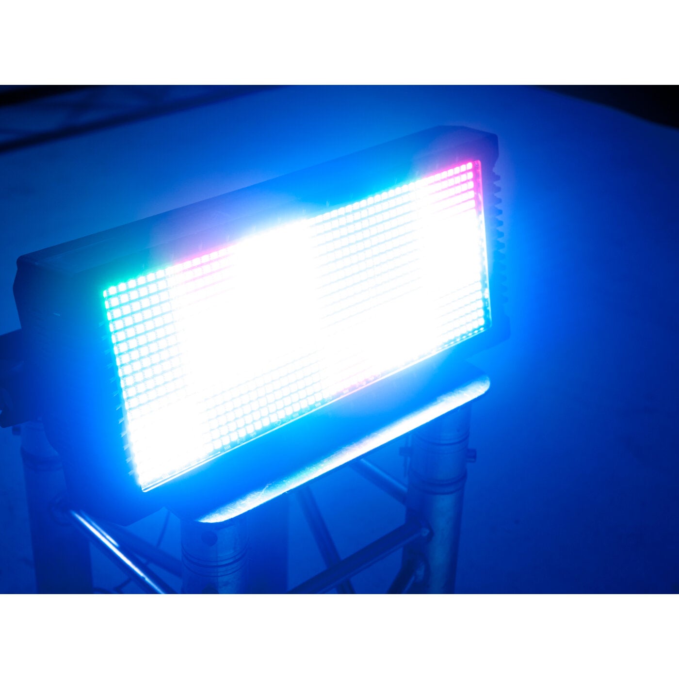 Eurolite LED Strobe SMD PRO 864 DMX RGB 3-in-1 LED lichteffect
