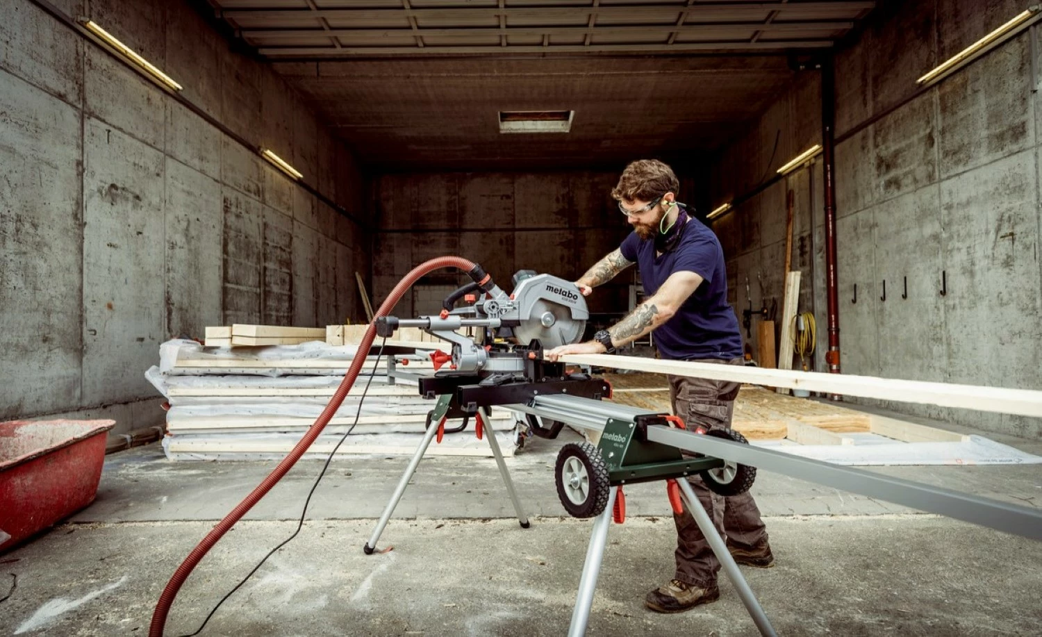 Metabo KGS 305 M Afkortzaag - 2000W - 305 x 30mm - Quick hendel - met onderstel KSU 401