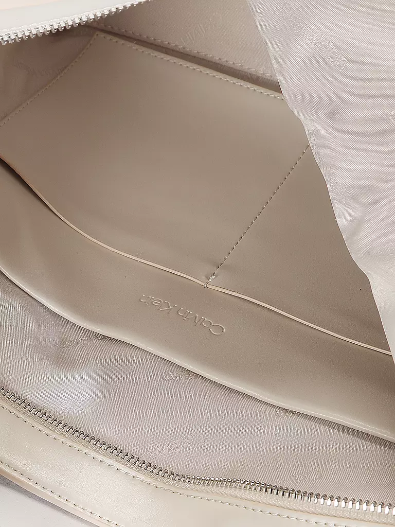 CALVIN KLEIN Tasche - Hobe EMBOSSED Medium  creme