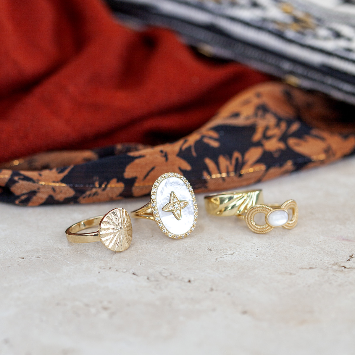 Bague plaqué or médaille martelée