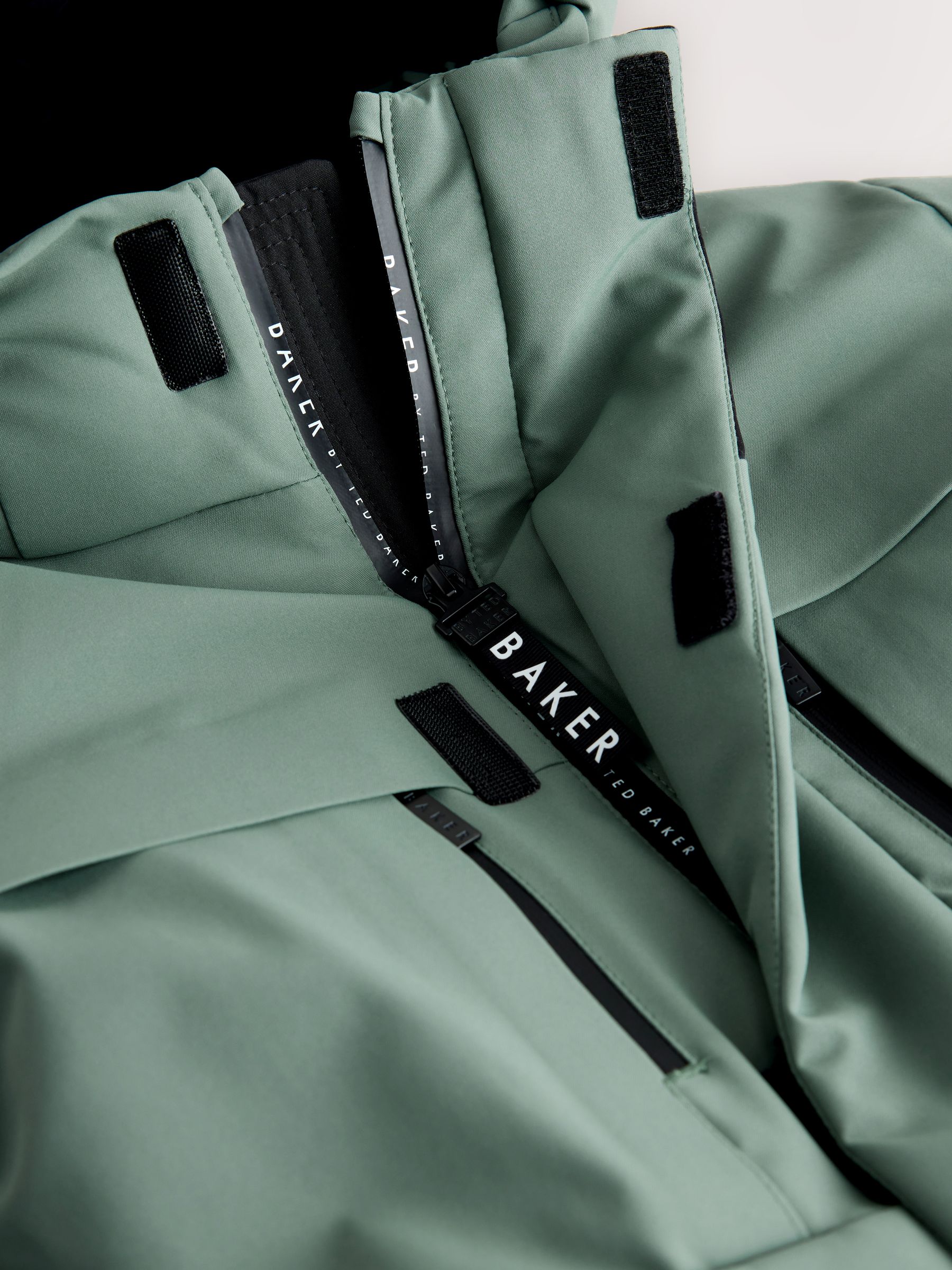 Saliegroen/zwart - Baker by Ted Baker regenbestendige colourblockparka