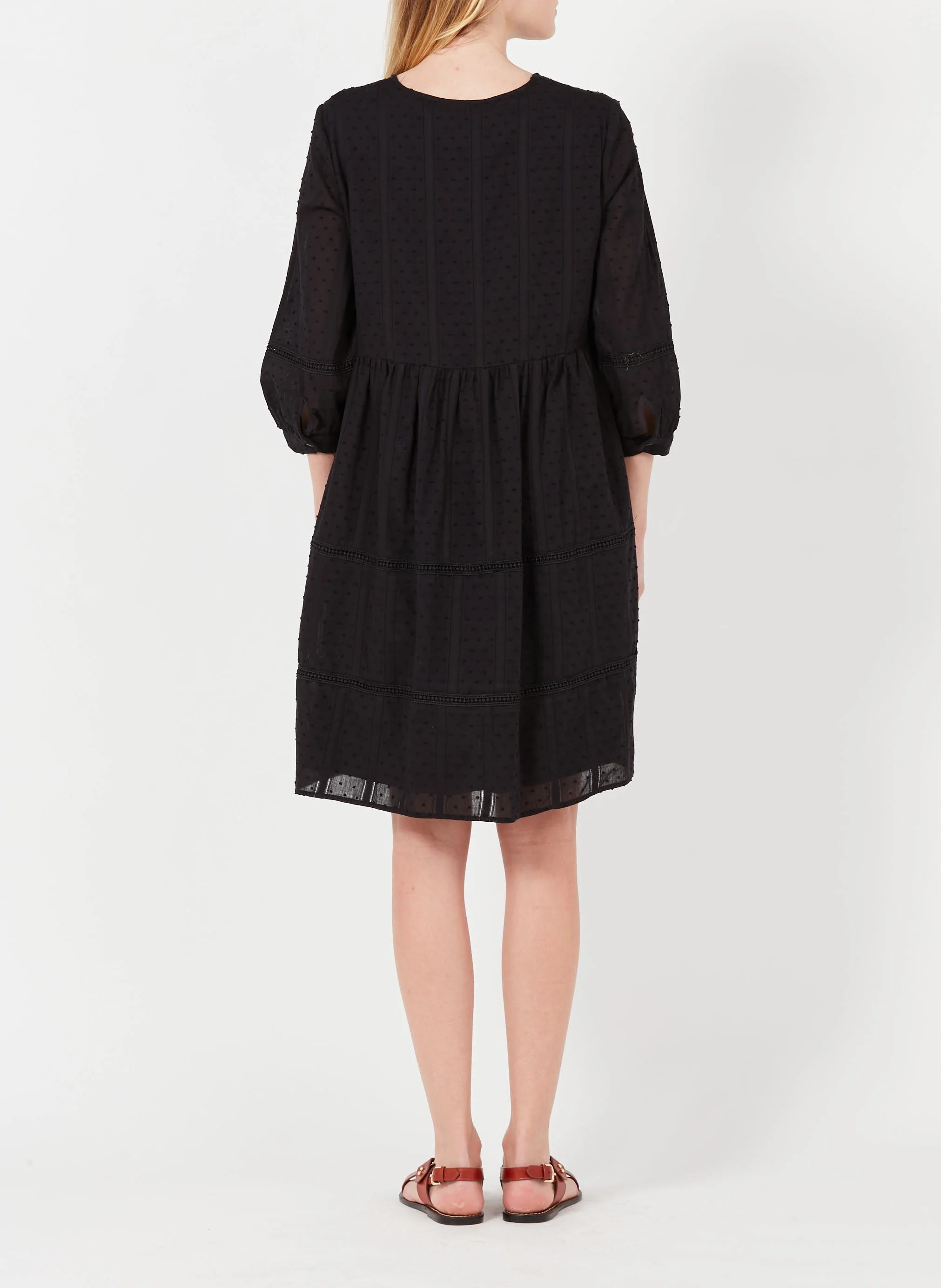OBJGEILLIS 3/4 DRESS NOOS - Robe courte col V brodée en coton | Noir
