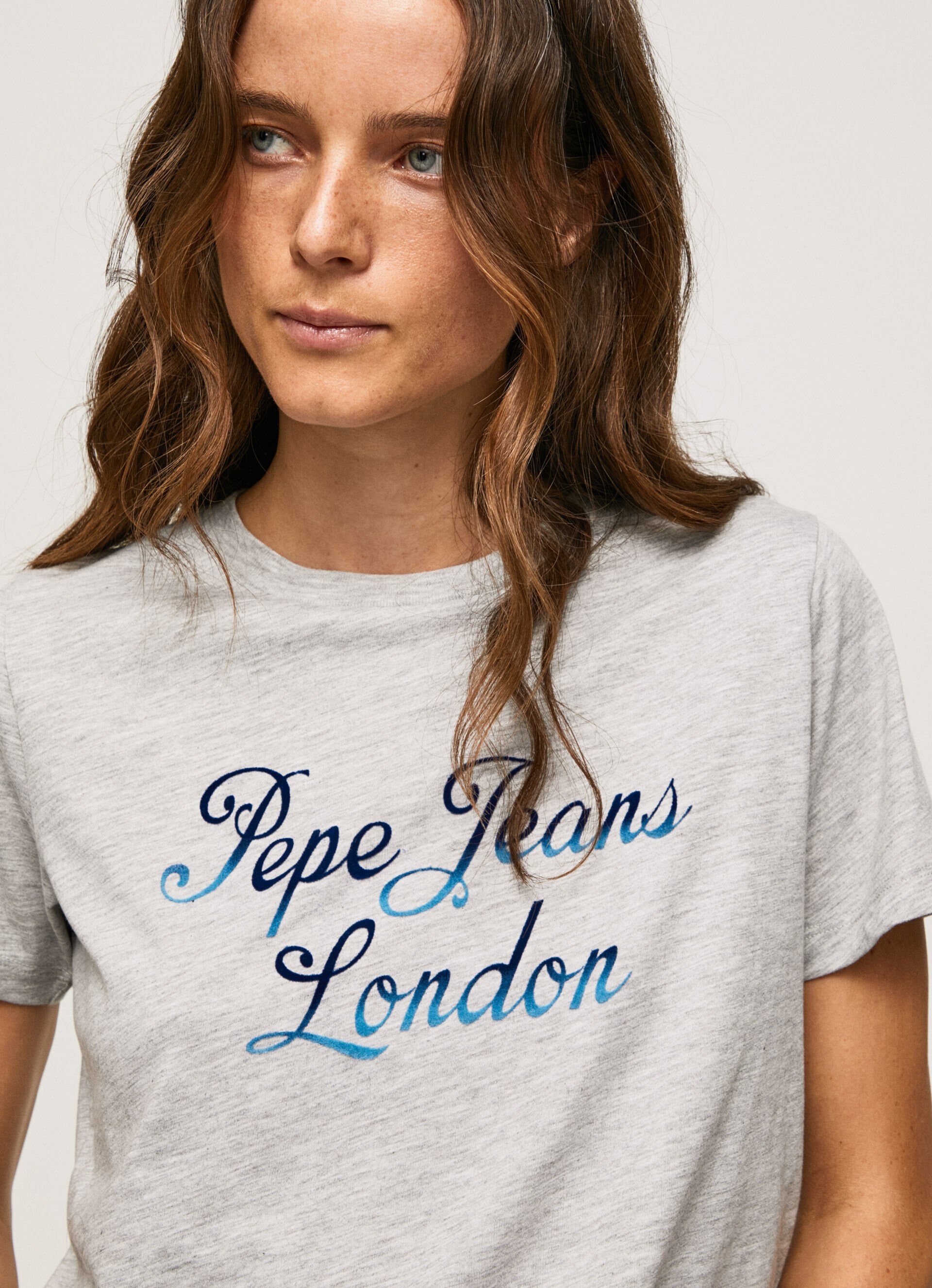 Camiseta de algodão com logotipo estampado - cinza mesclado