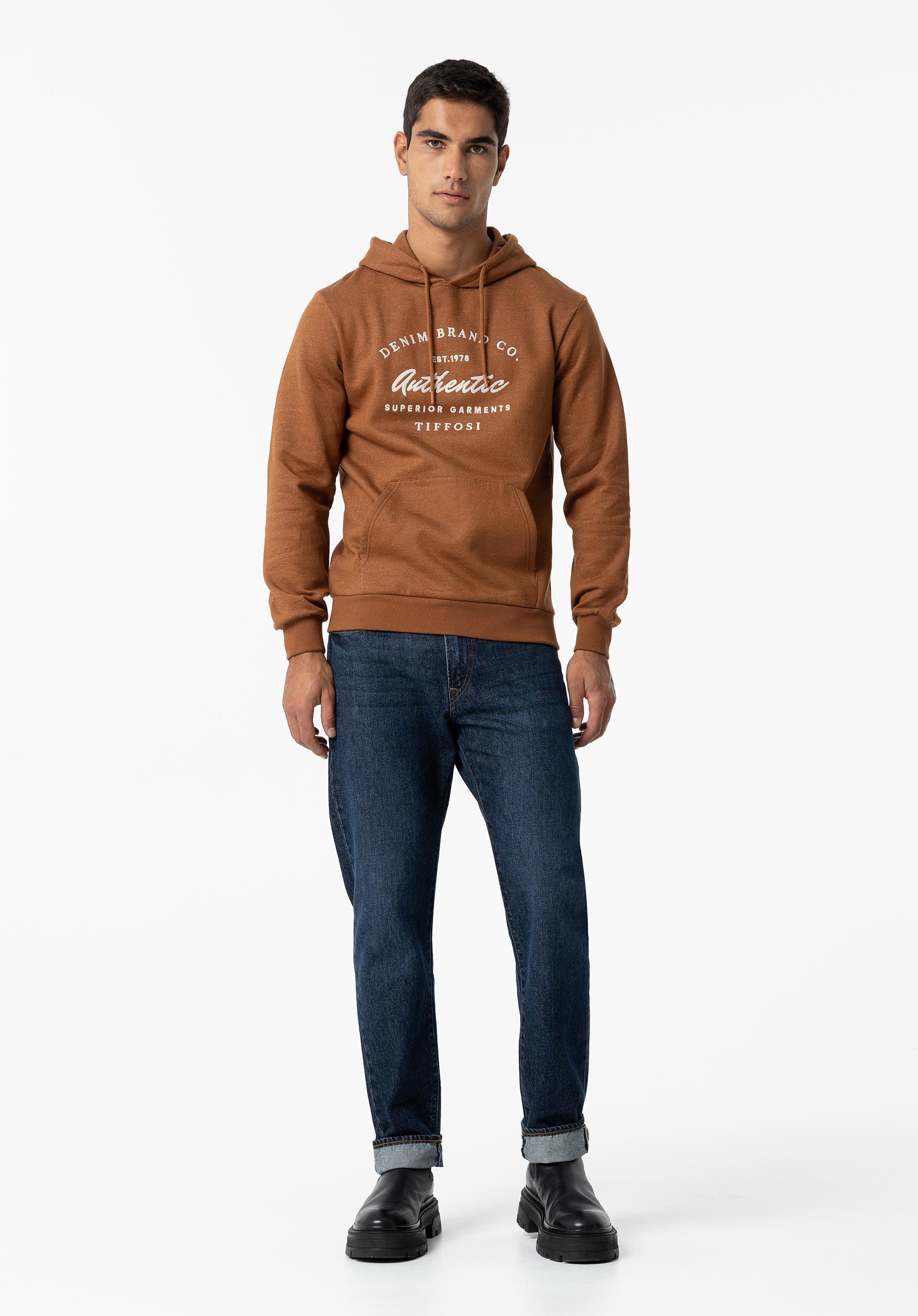 Hoodie com Bordado Frontal