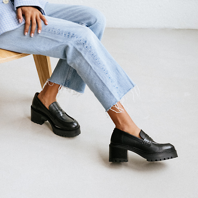 Mocassins à talons et semelles crantées  en cuir glacé noir