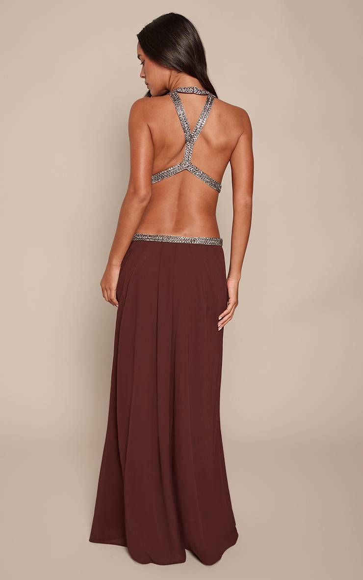Deep Chocolate Robe Longue En Mousseline À Encolure Américaine Avec Découpes Et Ornements