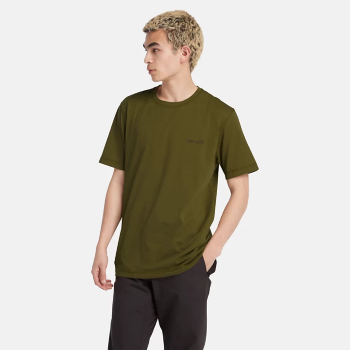 Camiseta masculina de manga curta com tecnologia de absorção de umidade na cor verde.