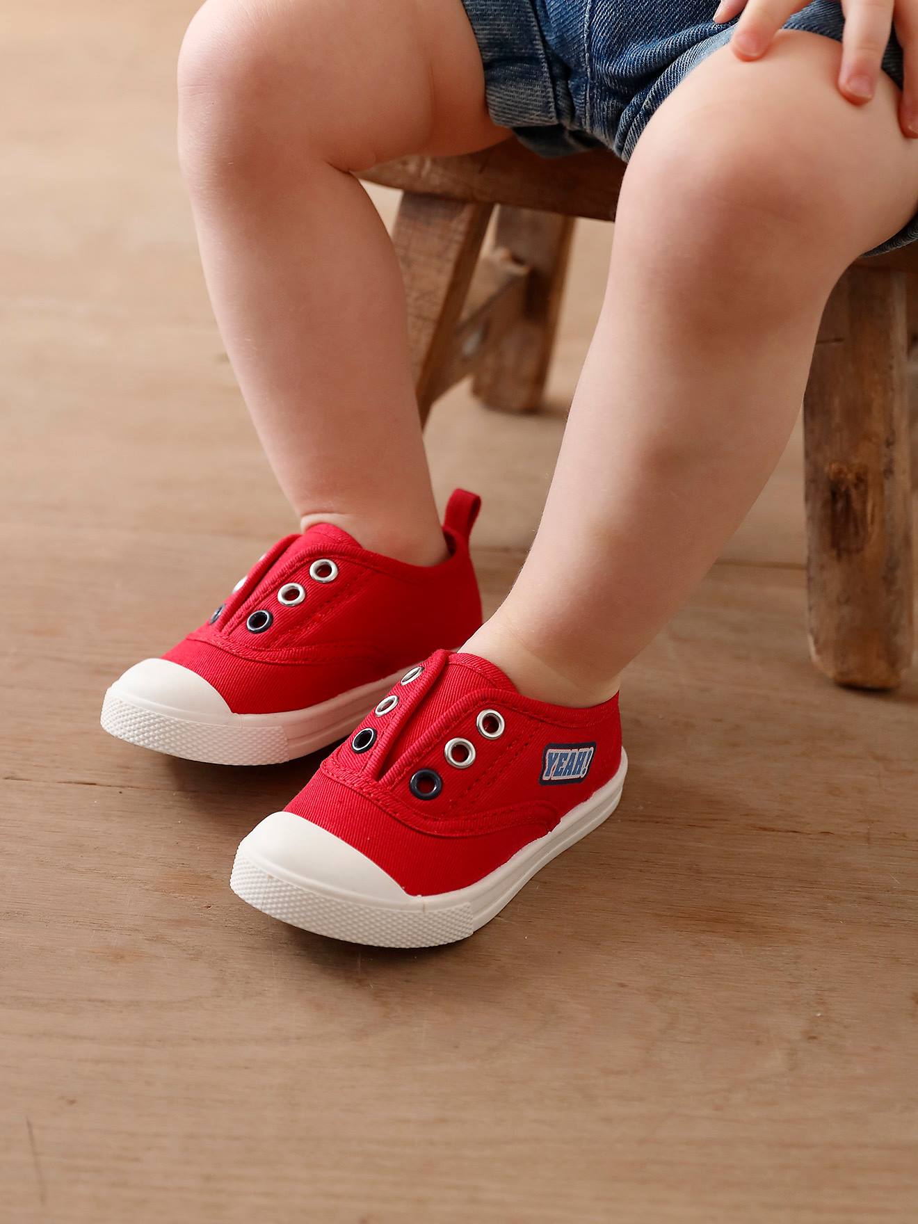 Tênis de lona vermelha elástica para bebê