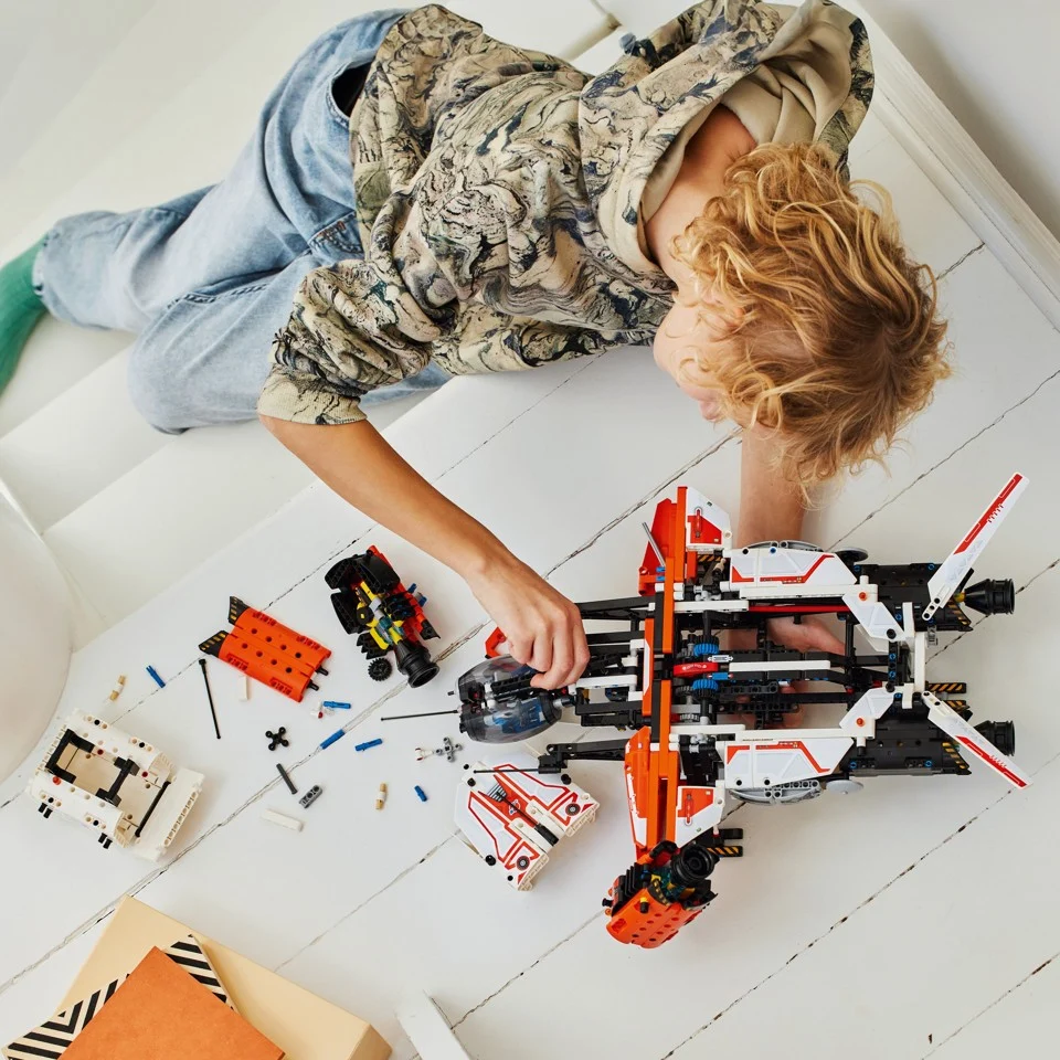 LEGO Technic - VTOL-transportrumskib LT78 (42181)