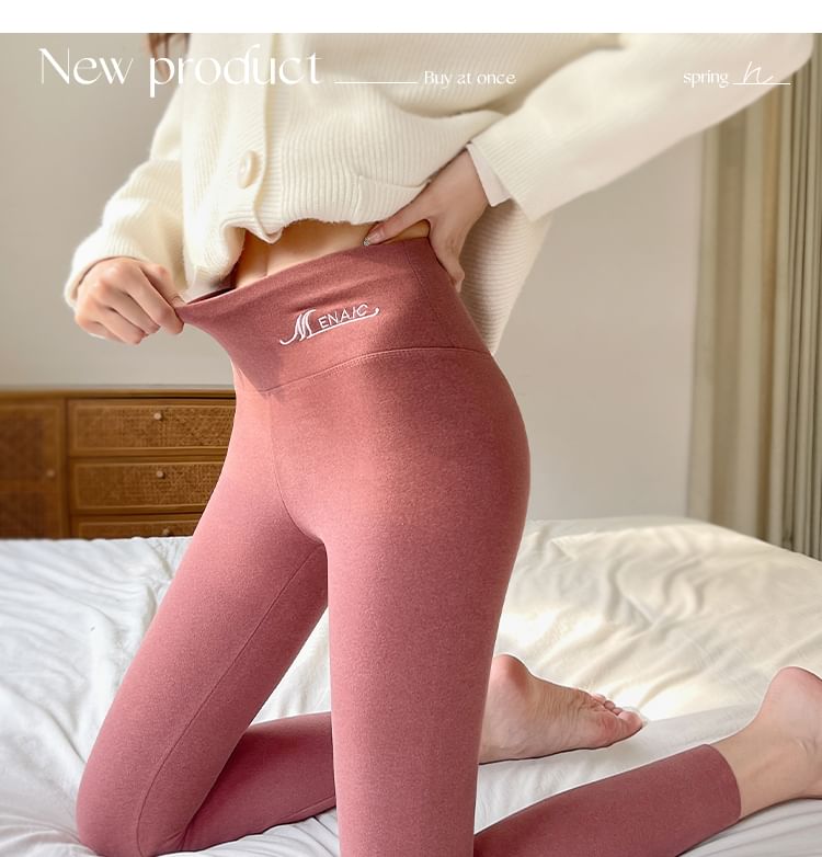Gwendolyn - Cropped legging met hoge taille en geborduurde letters