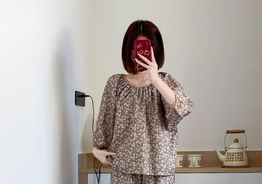 GOUB - Pyjamaset: top met lange mouwen en bloemenprint + broek
