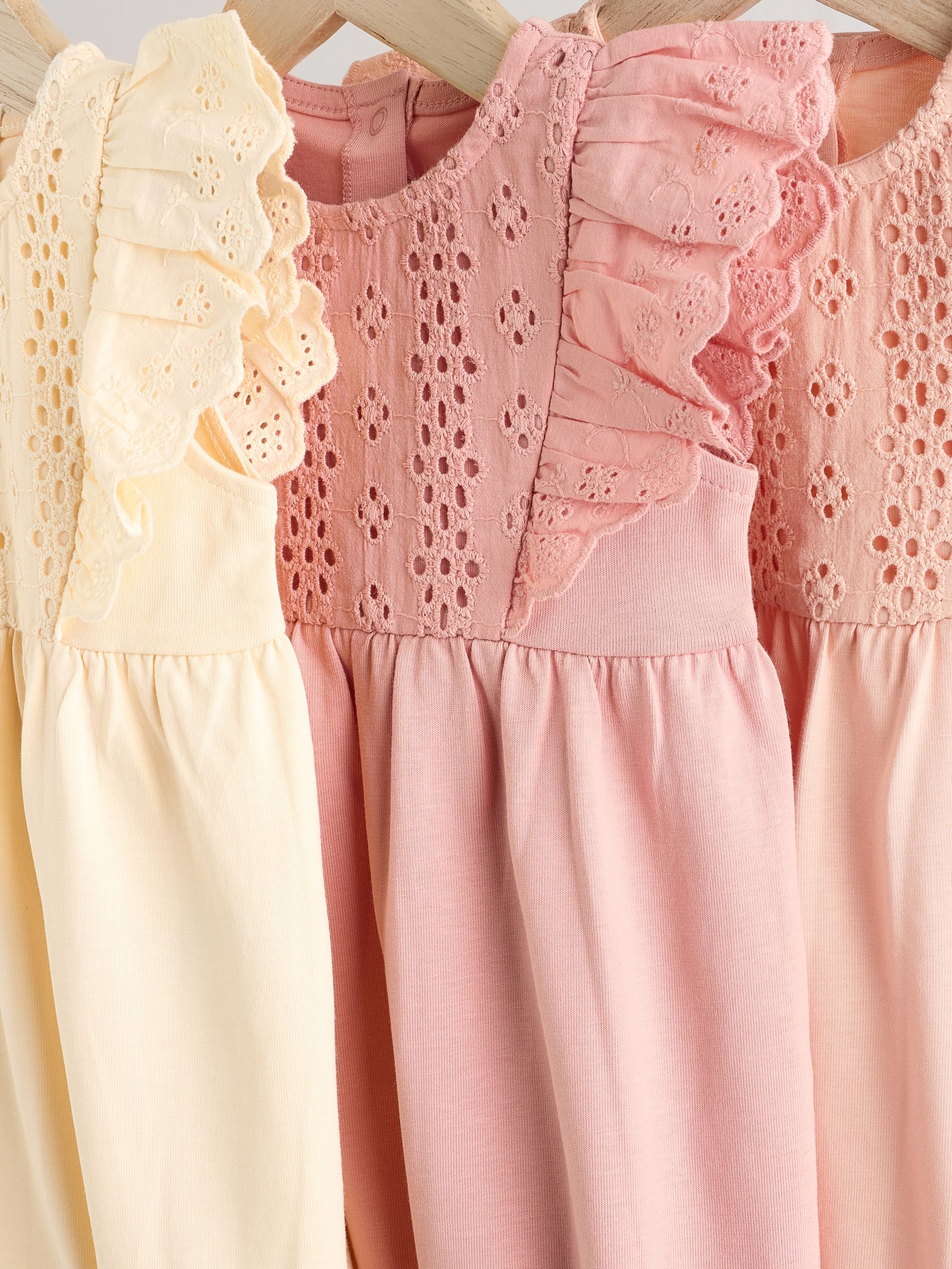 Ton-sur-ton roze - Broderie 3 Babyrompers