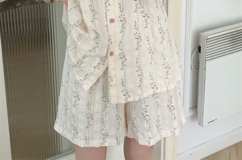 Tanee - Pyjamajurk met pofmouwen en bloemenprint / Pyjamashirt / Shorts / Broek / Set