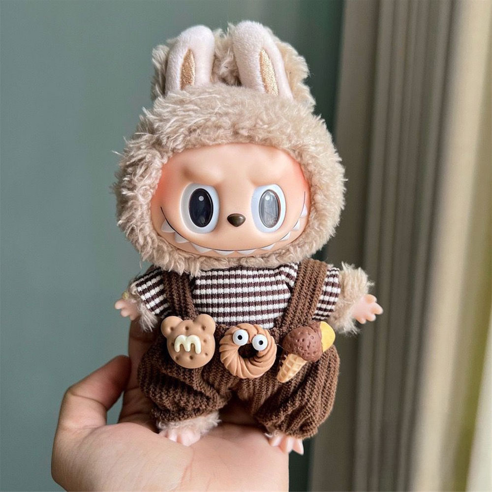 (2-tlg. Set) Monsterhäschen Patch Overall Puppen Zubehör Latzhose Outfit Verkleidungs Accessoire inkl. Gestreiftem T-Shirt - Braun / Weiss
