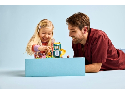 LEGO Bluey en Chloé in de speeltuin (11201)