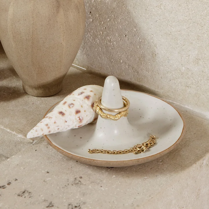 Ferm Living - Ring Schmuckaufbewahrung, Ø 9,5 cm, off-white