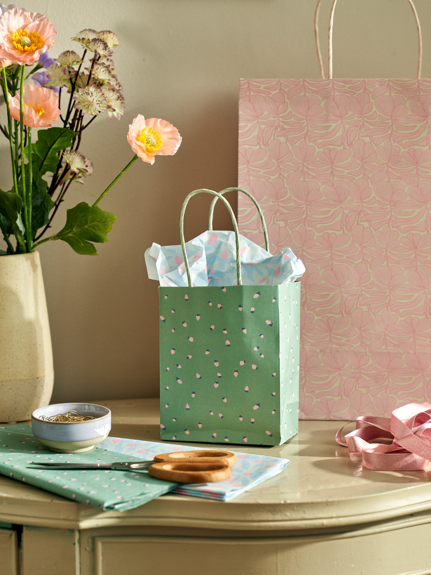Gavepose | Papir. 11,4 x 6,4 x 14,6 cm. | Moss Green, Rose