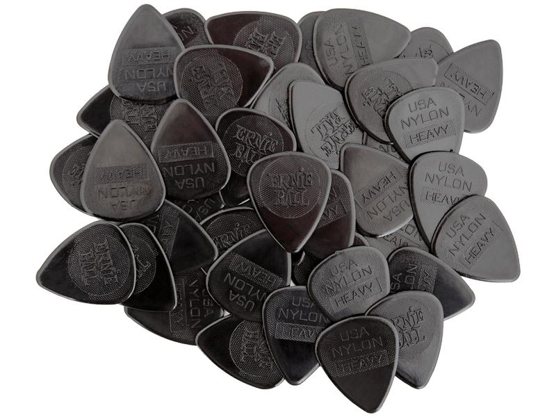 Ernie Ball Heavy Nylon Picks 0.97 mm – 12er Pack Plektren mit einem komfortablem Spielgefühl