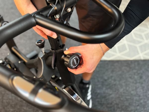 TITAN LIFE Indoor Bike S11