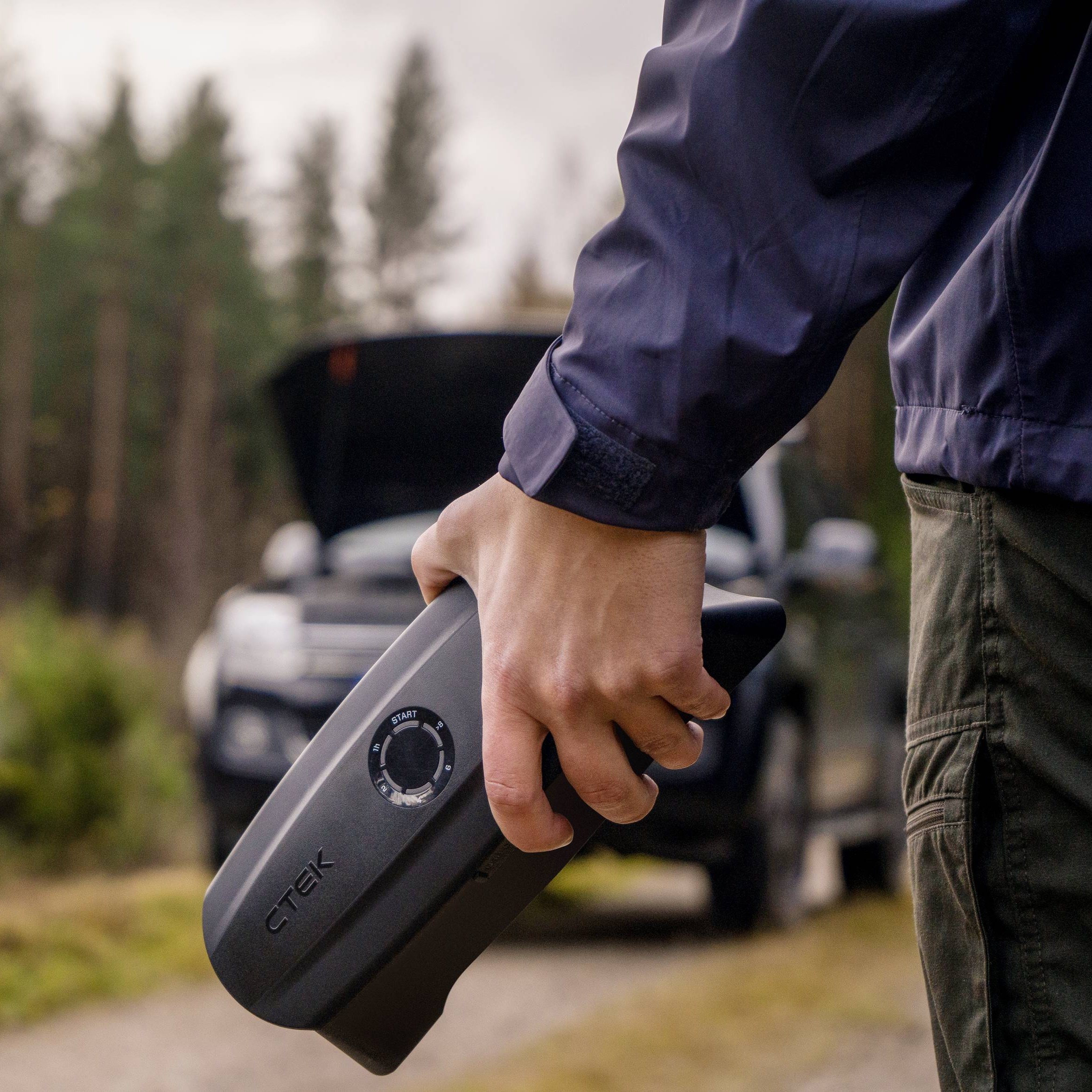 Ctek CS Free Bærbar batterilader og starthjelp