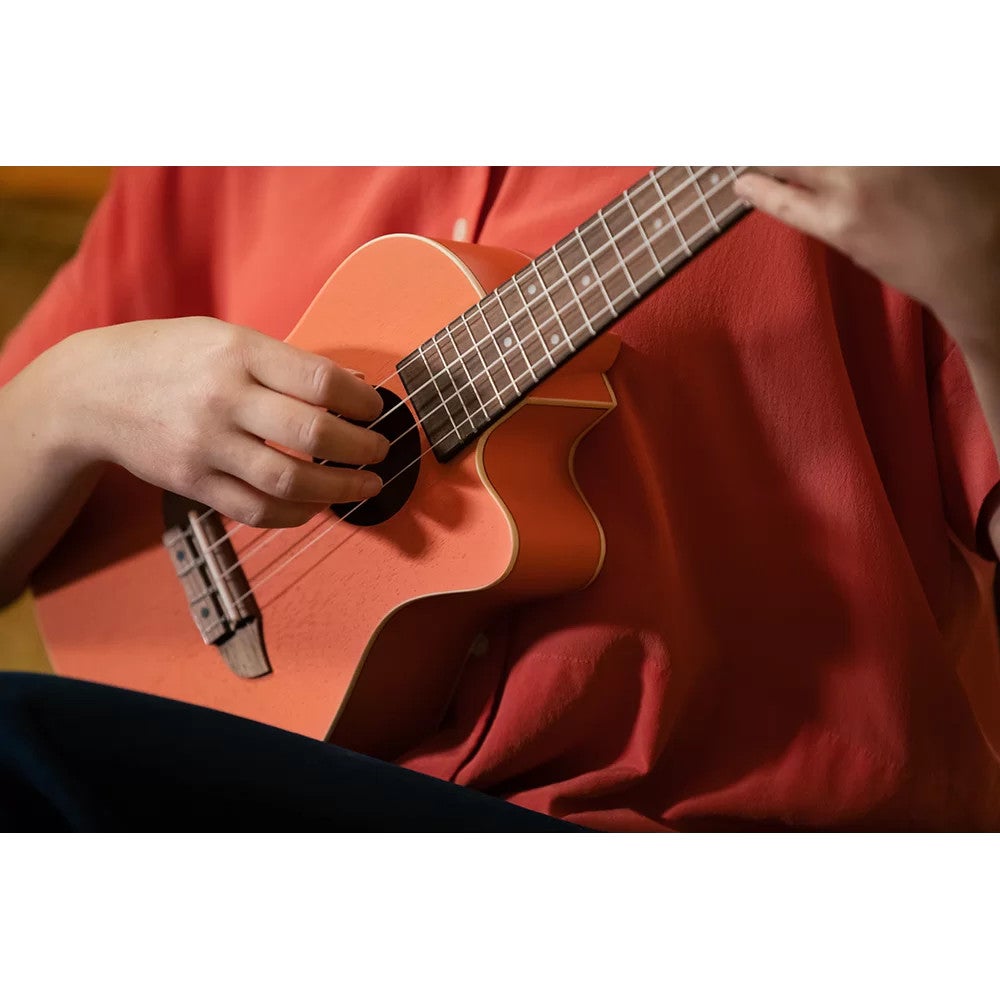 Ortega RUPUKI-CE Earth Series Concert Size Ukulele Pumpkin Orange elektrisch-akoestische concert ukelele