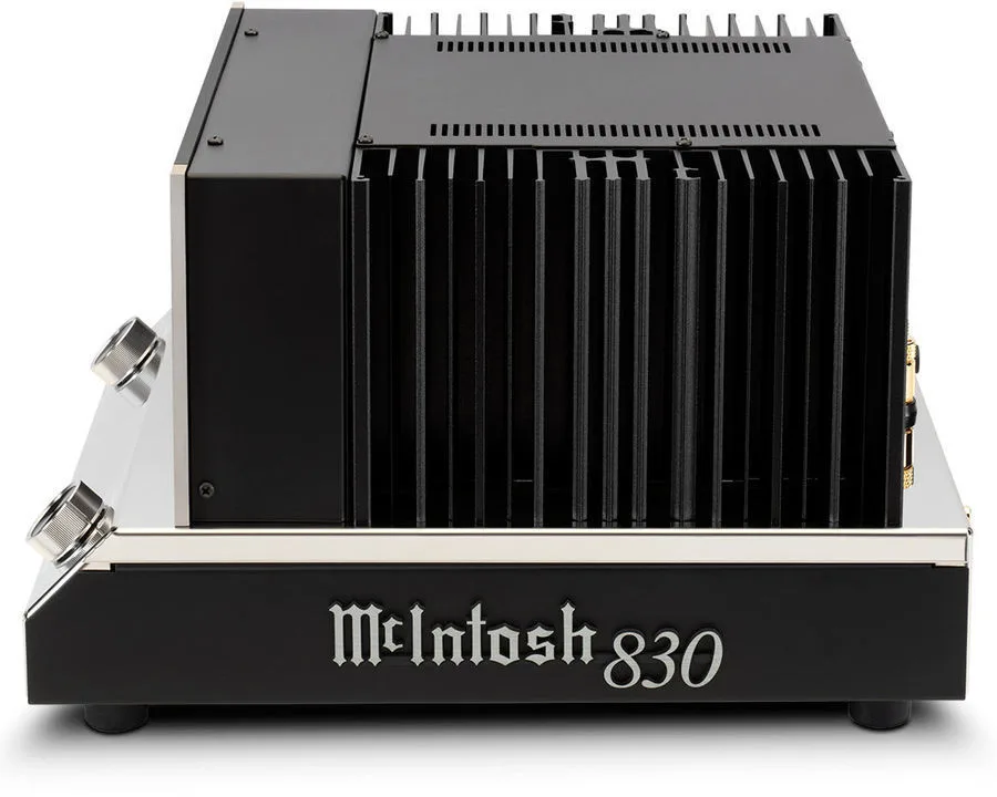 McIntosh C8   2 x MC830 Amplis hi-fi stéréo