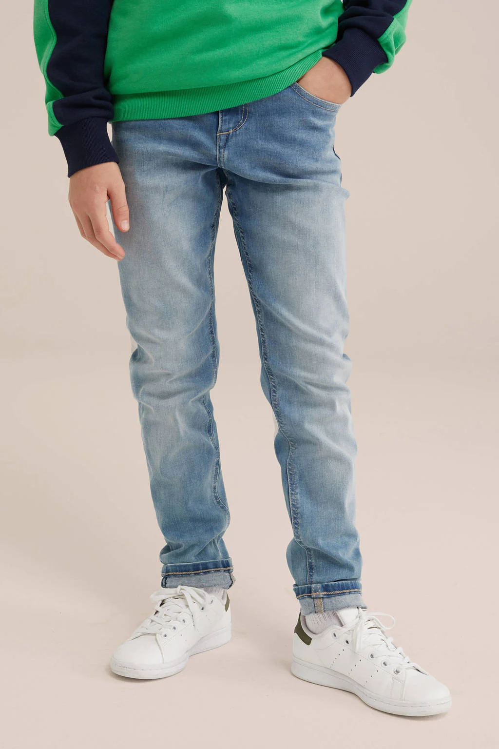 WE Fashion tapered tapered jeans lichtblauw