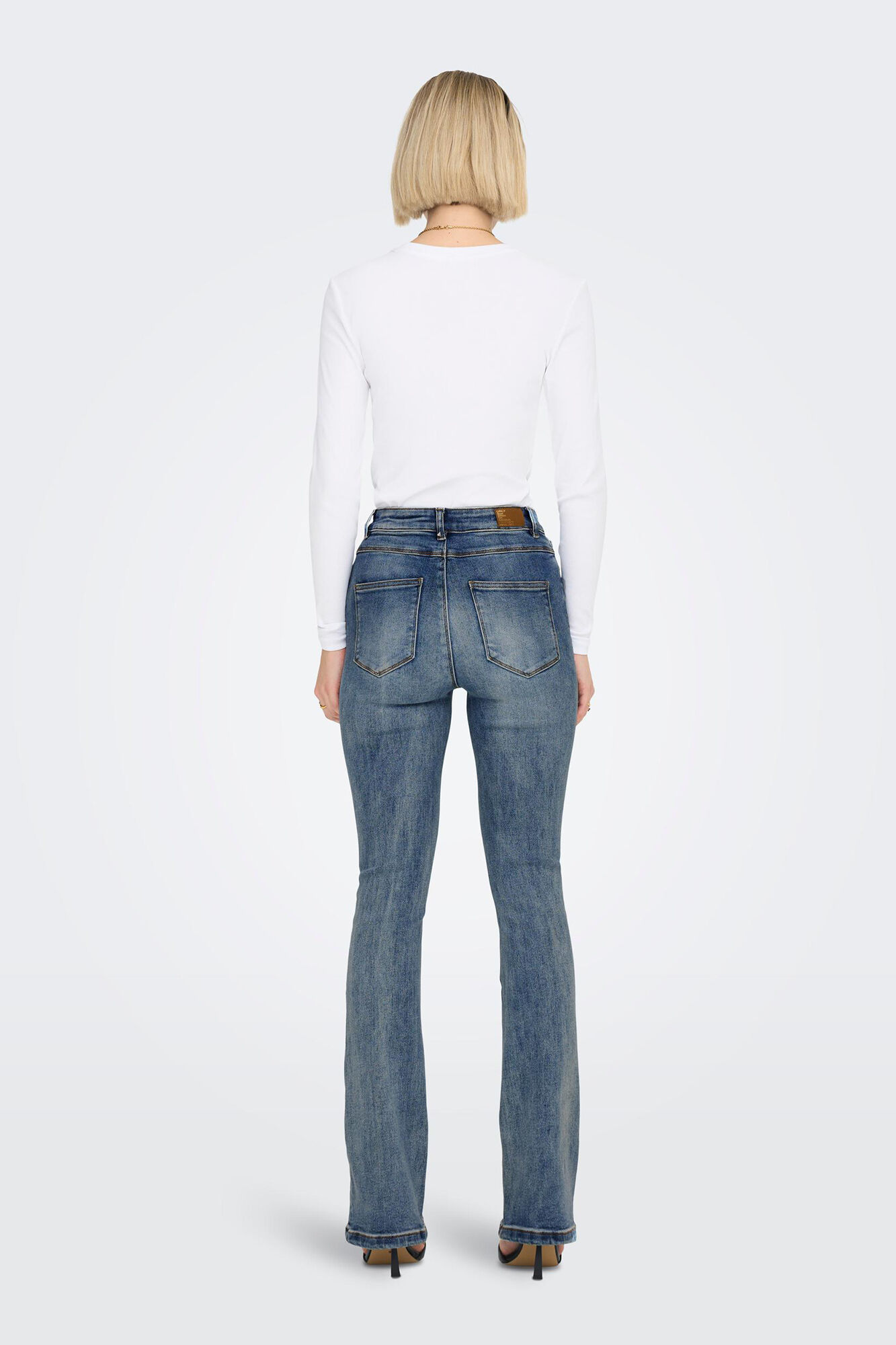 Calças jeans boca de sino de cintura alta
