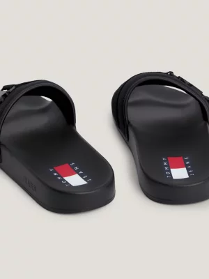 Chinelo de piscina com fivela de encaixe